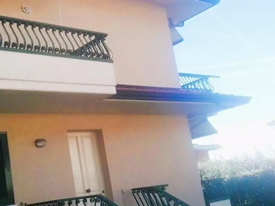 Immagine 17 di Villetta a schiera in vendita  a Massa