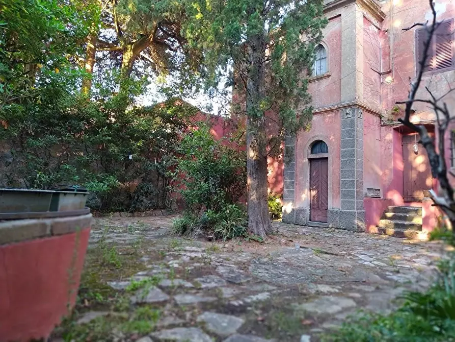 Immagine 6 di Villa in vendita  a Livorno