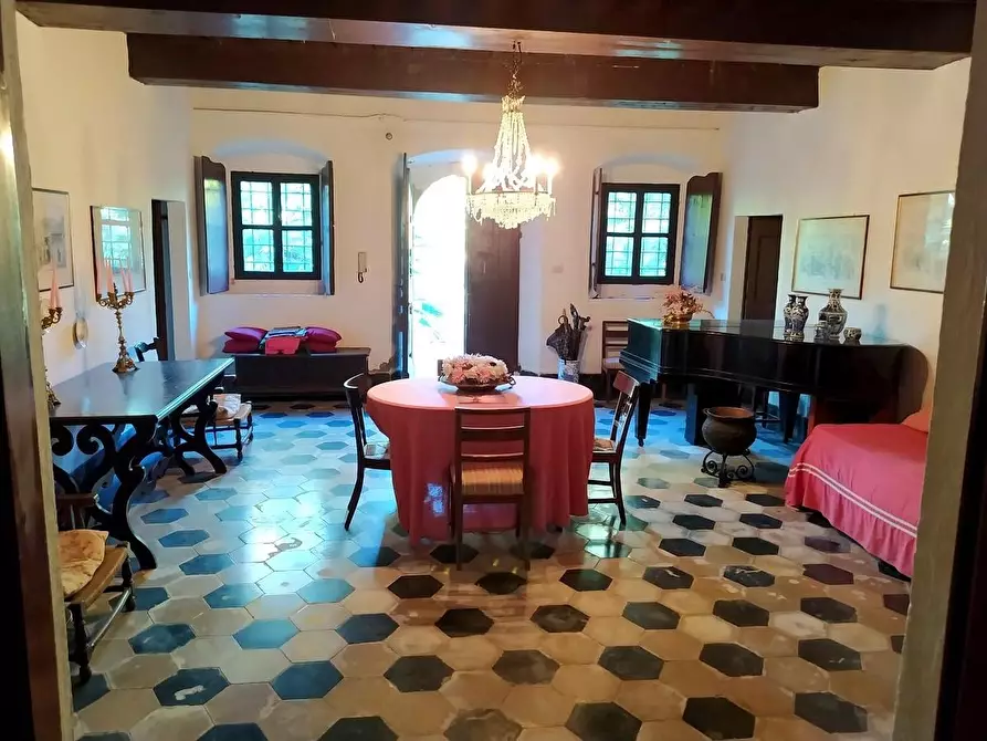 Immagine 12 di Villa in vendita  a Livorno
