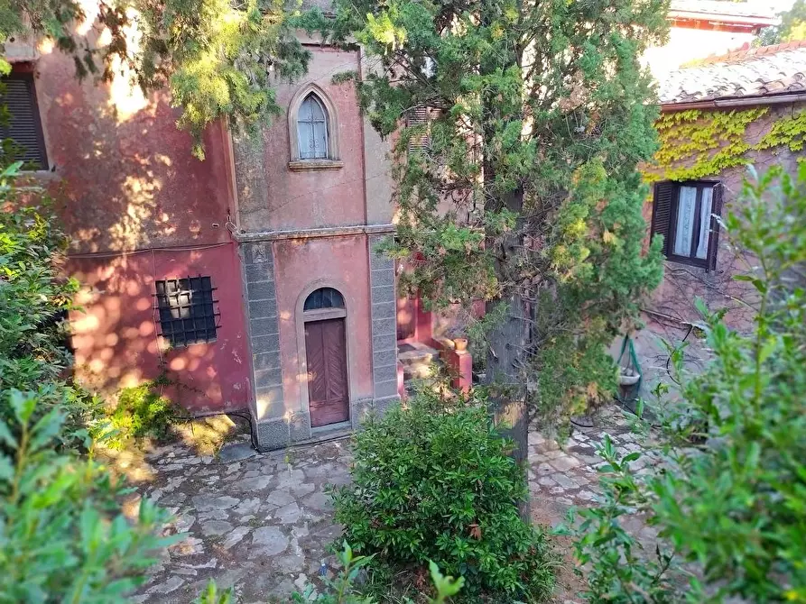 Immagine 5 di Villa in vendita  a Livorno