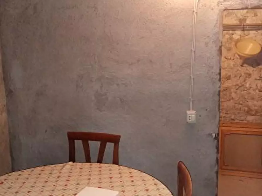 Immagine 8 di Porzione di casa in vendita  a Fivizzano