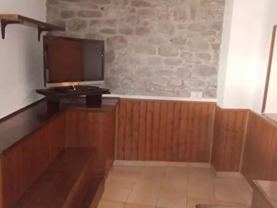 Immagine 1 di Porzione di casa in vendita  a Fivizzano