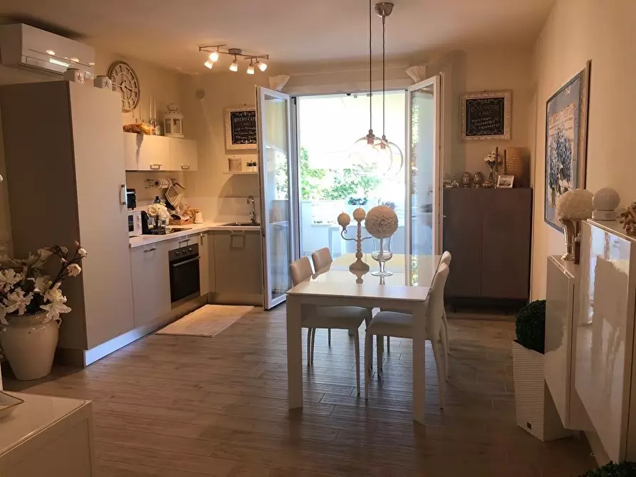 Immagine 3 di Appartamento in vendita  a Montignoso