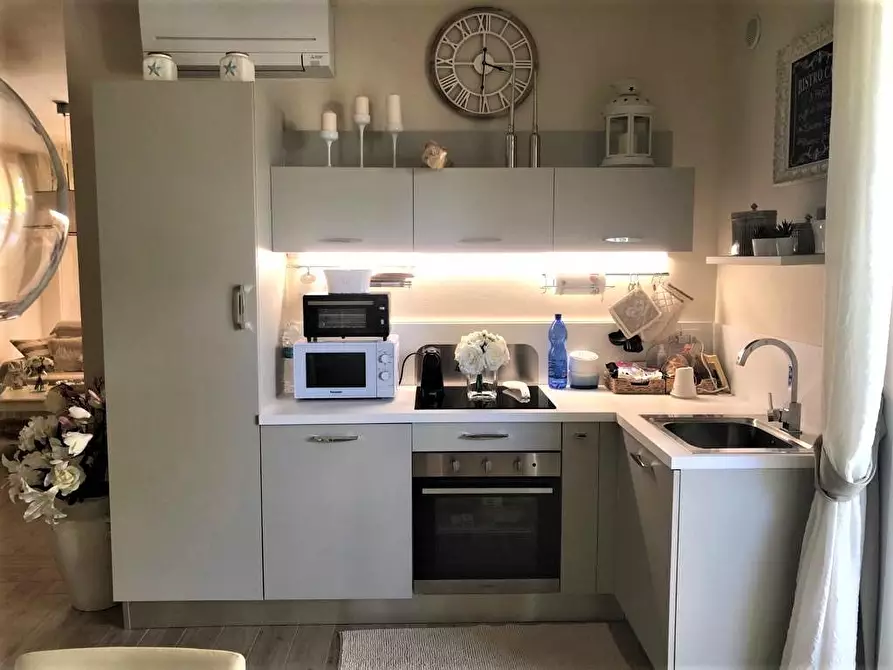 Immagine 7 di Appartamento in vendita  a Montignoso