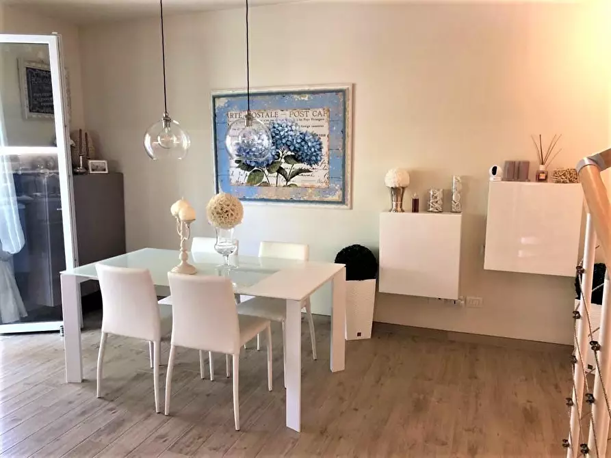 Immagine 8 di Appartamento in vendita  a Montignoso