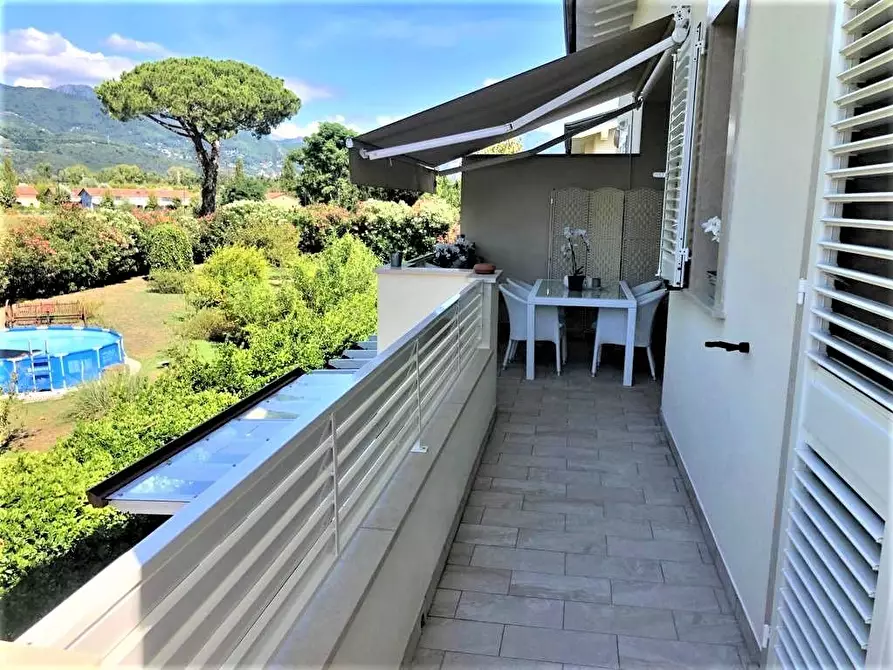 Immagine 6 di Appartamento in vendita  a Montignoso