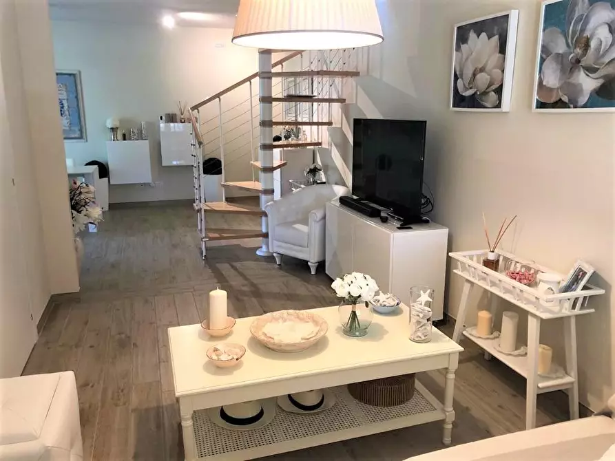 Immagine 10 di Appartamento in vendita  a Montignoso