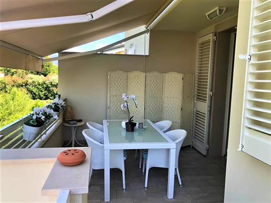 Immagine 5 di Appartamento in vendita  a Montignoso