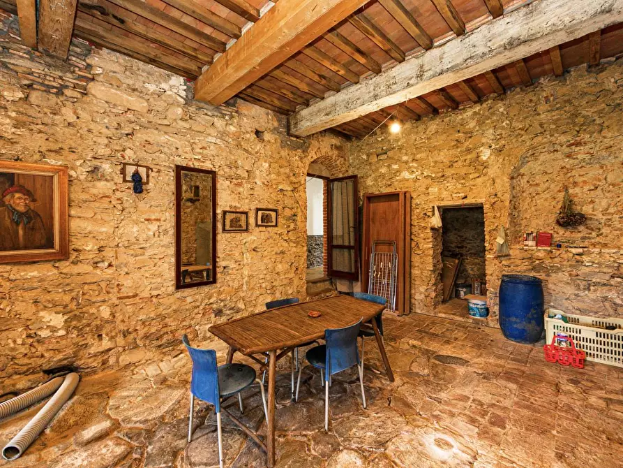 Immagine 91 di Rustico / casale in vendita  a Buti