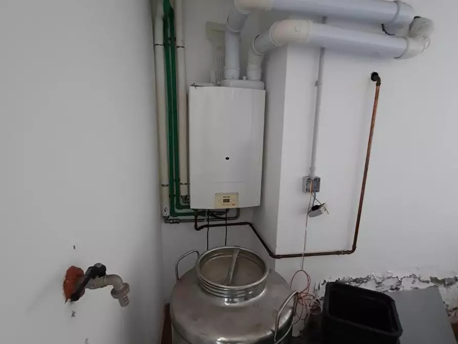 Immagine 16 di Appartamento in vendita  a Suvereto