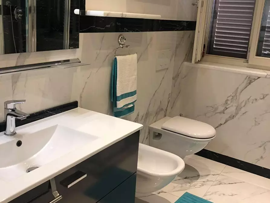 Immagine 4 di Casa semindipendente in vendita  a Carrara