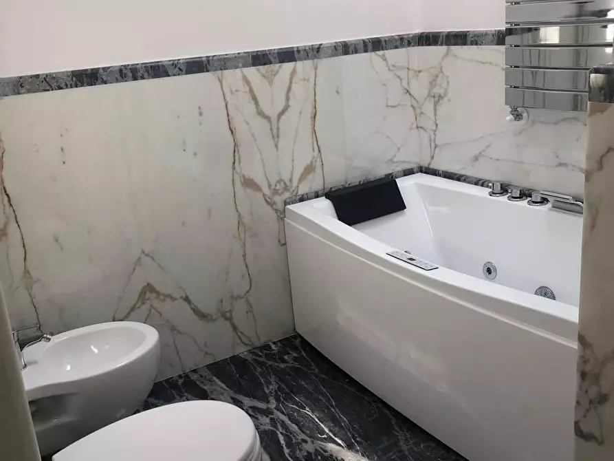 Immagine 3 di Casa semindipendente in vendita  a Carrara