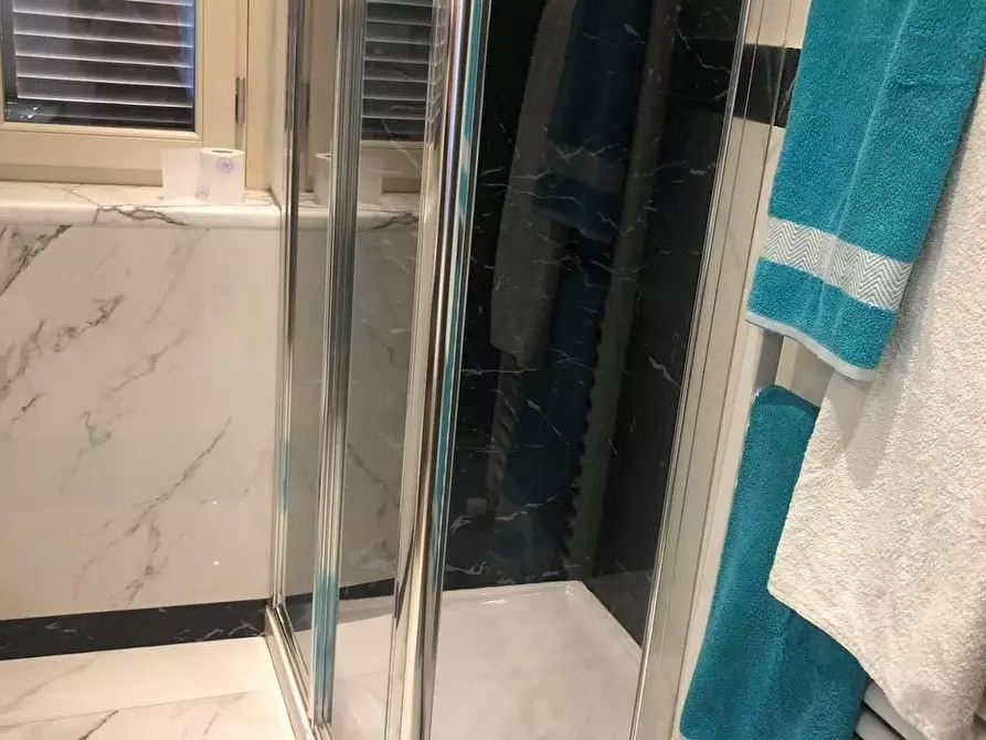 Immagine 11 di Casa semindipendente in vendita  a Carrara