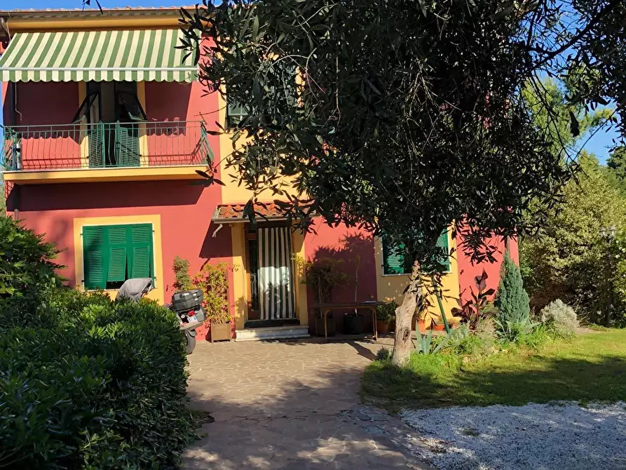 Immagine 42 di Villa in vendita  a Sarzana