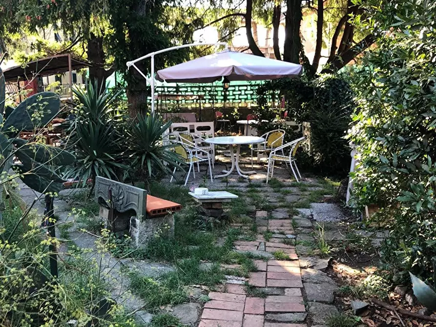 Immagine 40 di Villa in vendita  a Sarzana