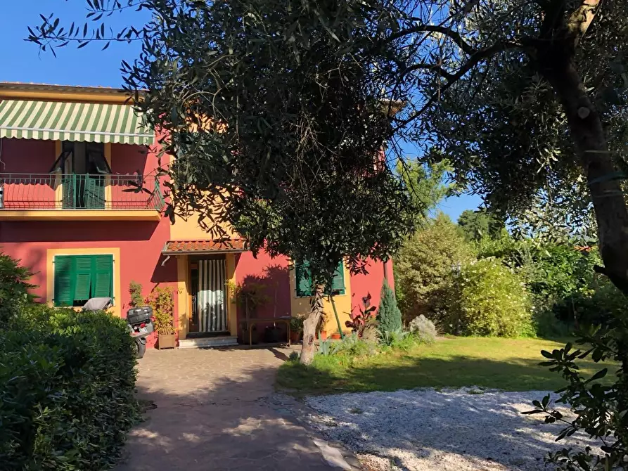 Immagine 43 di Villa in vendita  a Sarzana