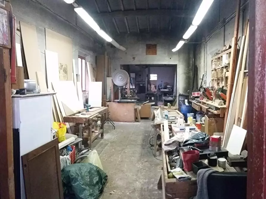 Immagine 4 di Magazzino in vendita  a Cascina