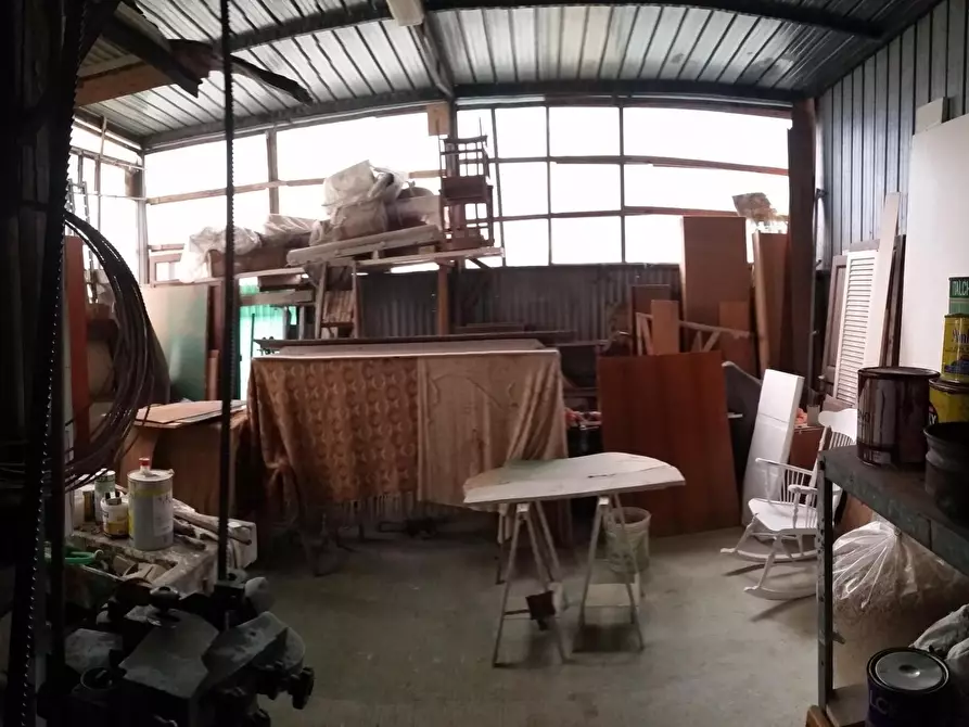 Immagine 2 di Magazzino in vendita  a Cascina