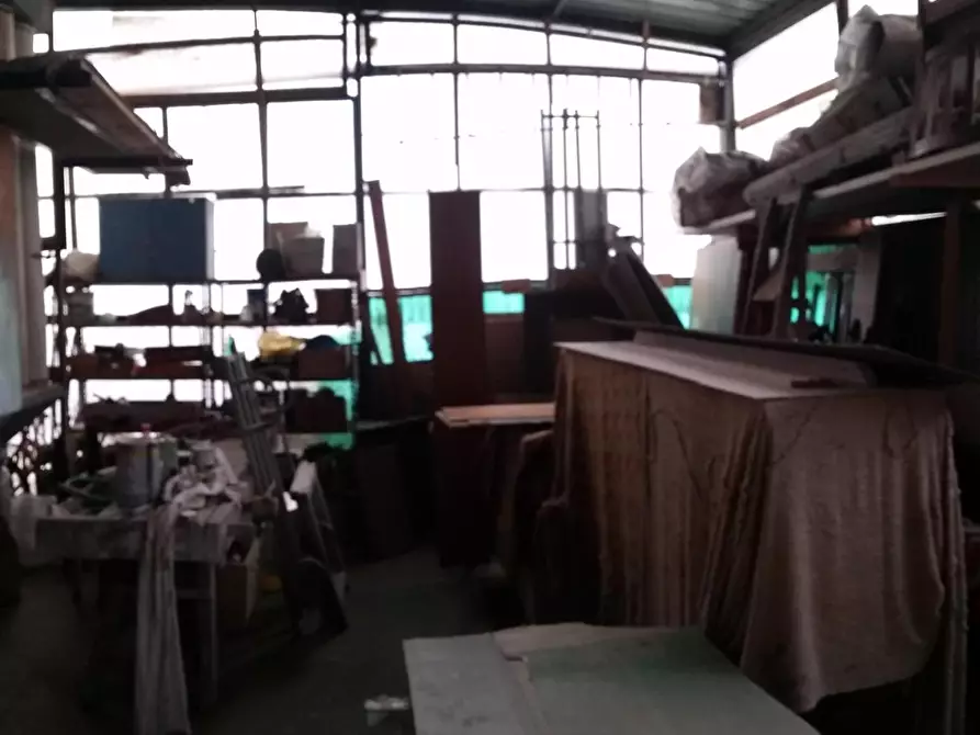 Immagine 3 di Magazzino in vendita  a Cascina