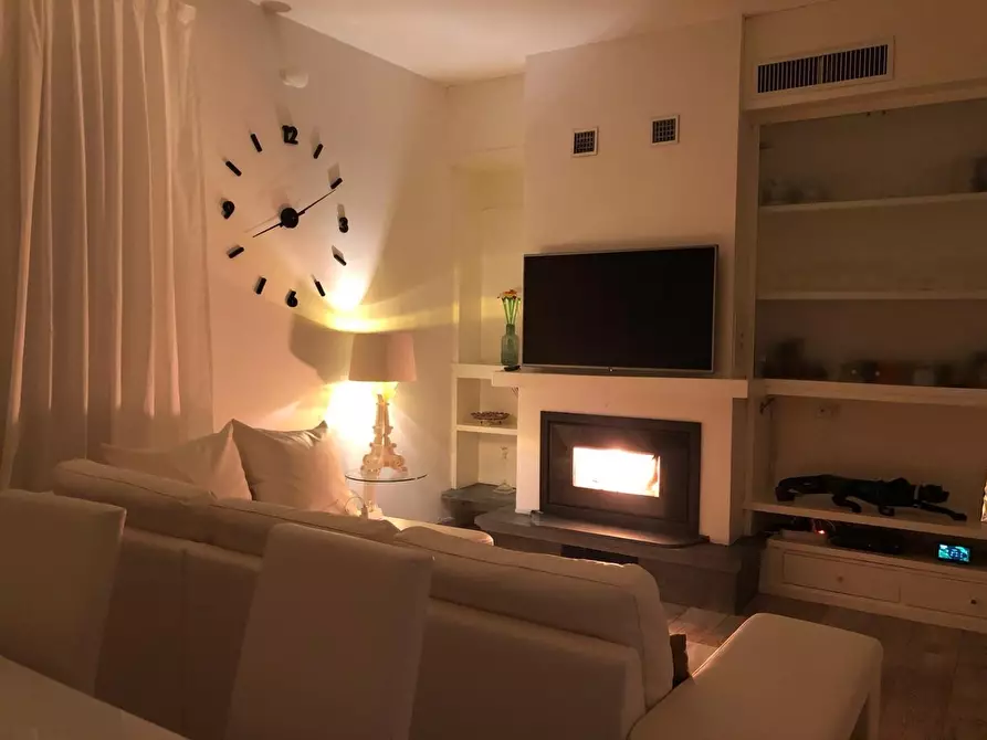 Immagine 19 di Villa in vendita  a Massa