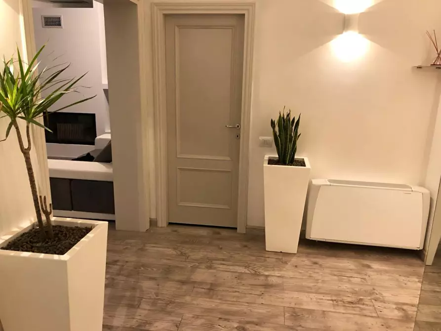 Immagine 21 di Villa in vendita  a Massa