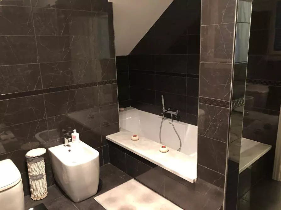 Immagine 14 di Villa in vendita  a Massa