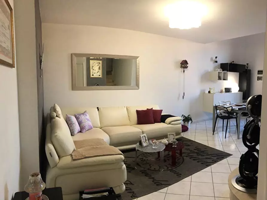 Immagine 2 di Appartamento in vendita  a Cascina