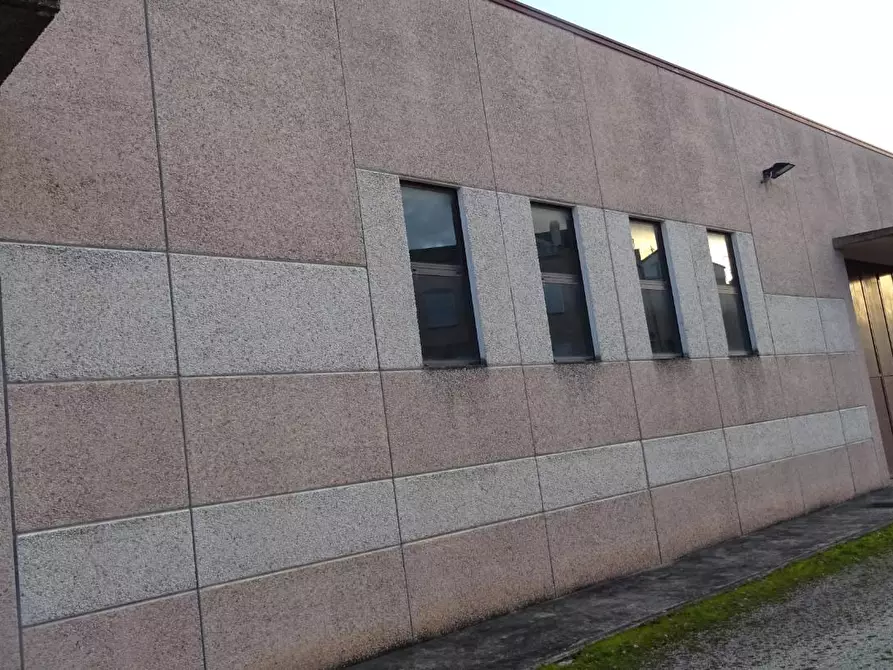 Immagine 2 di Magazzino in vendita  a Larciano