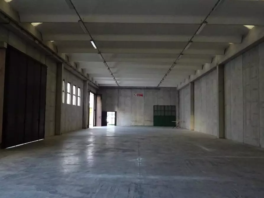 Immagine 3 di Magazzino in vendita  a Larciano