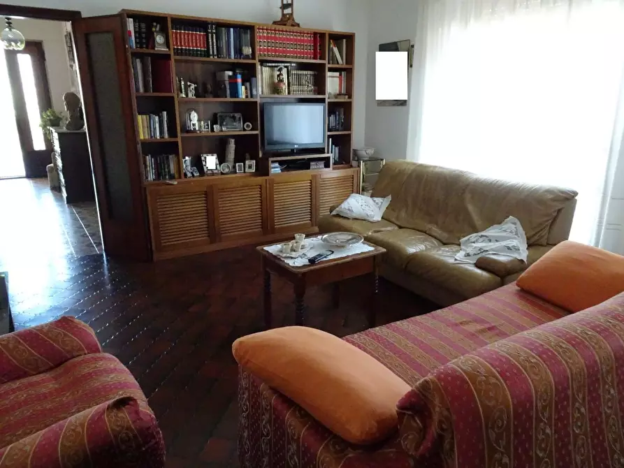 Immagine 8 di Villa in vendita  a Buti