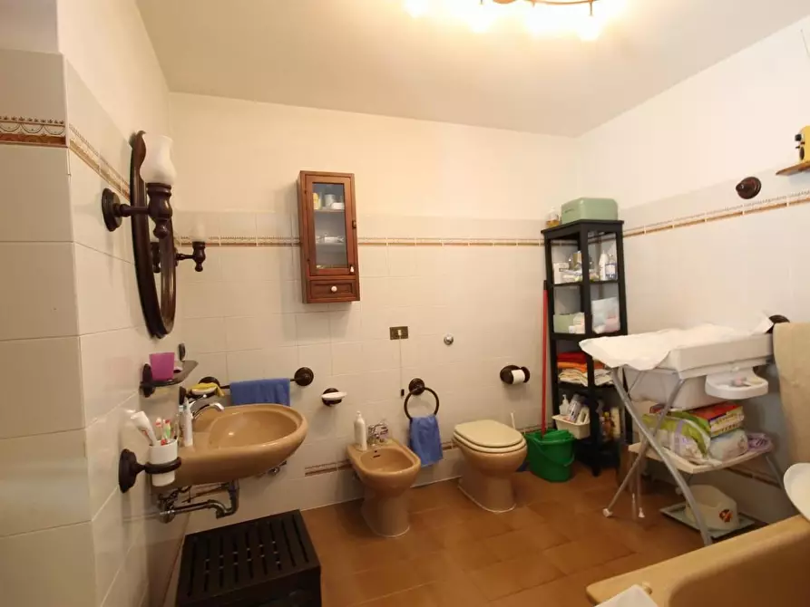 Immagine 20 di Villa in vendita  a Lucca