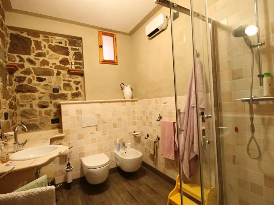 Immagine 15 di Villa in vendita  a Lucca