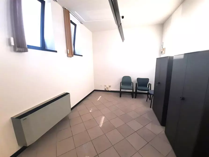 Immagine 5 di Ufficio in vendita  a Capannori