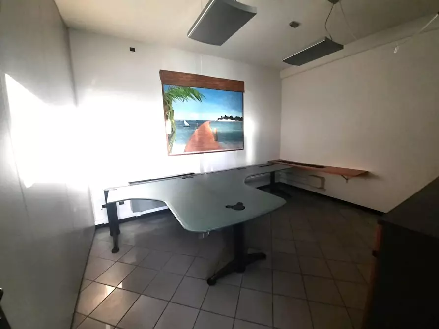 Immagine 7 di Ufficio in vendita  a Capannori
