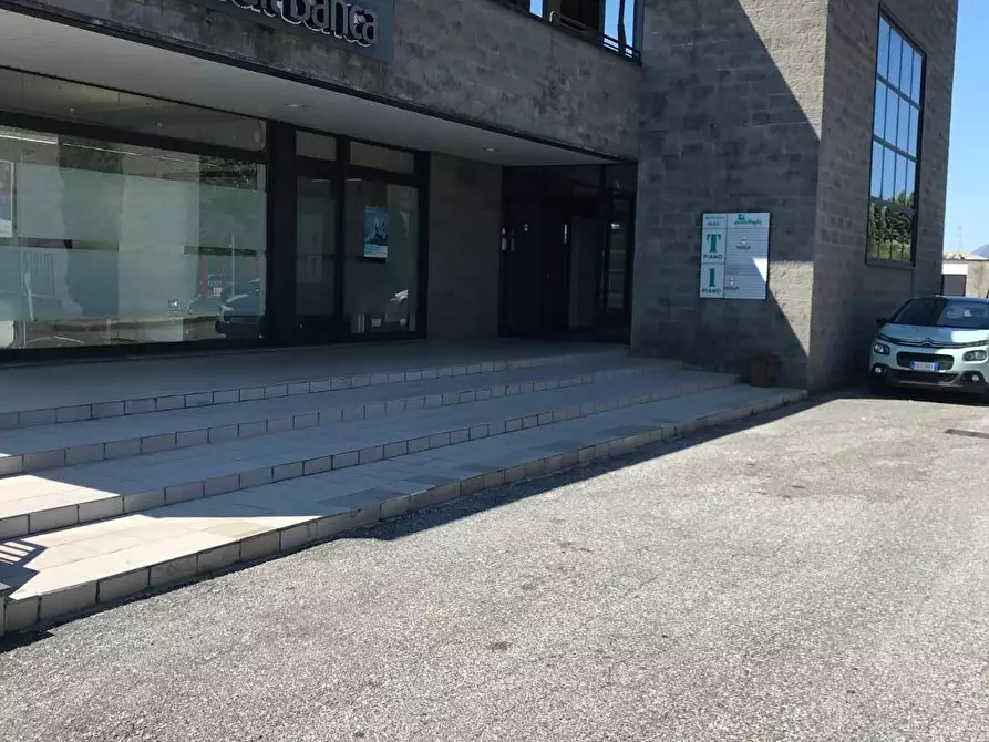 Immagine 2 di Ufficio in vendita  a Capannori