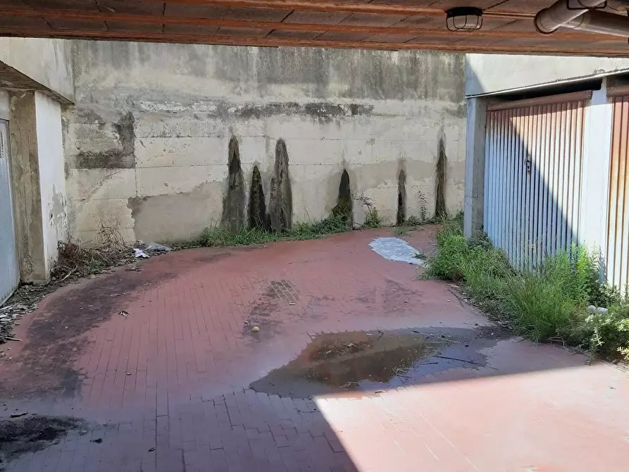 Immagine 4 di Garage in vendita  a Pisa