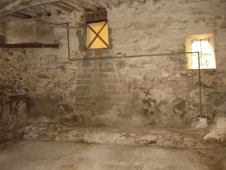 Immagine 4 di Deposito in vendita  a Capannori