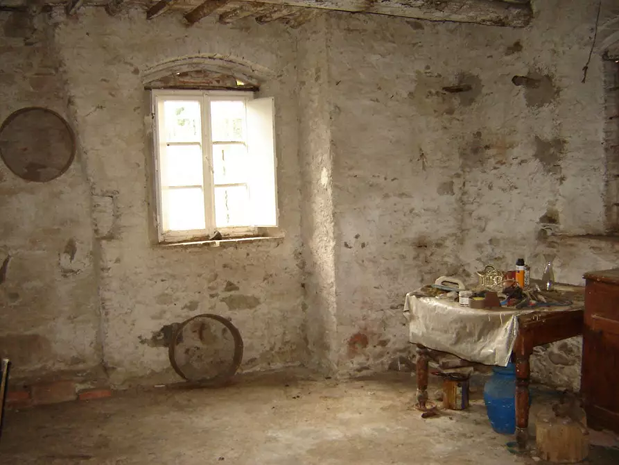 Immagine 7 di Deposito in vendita  a Capannori