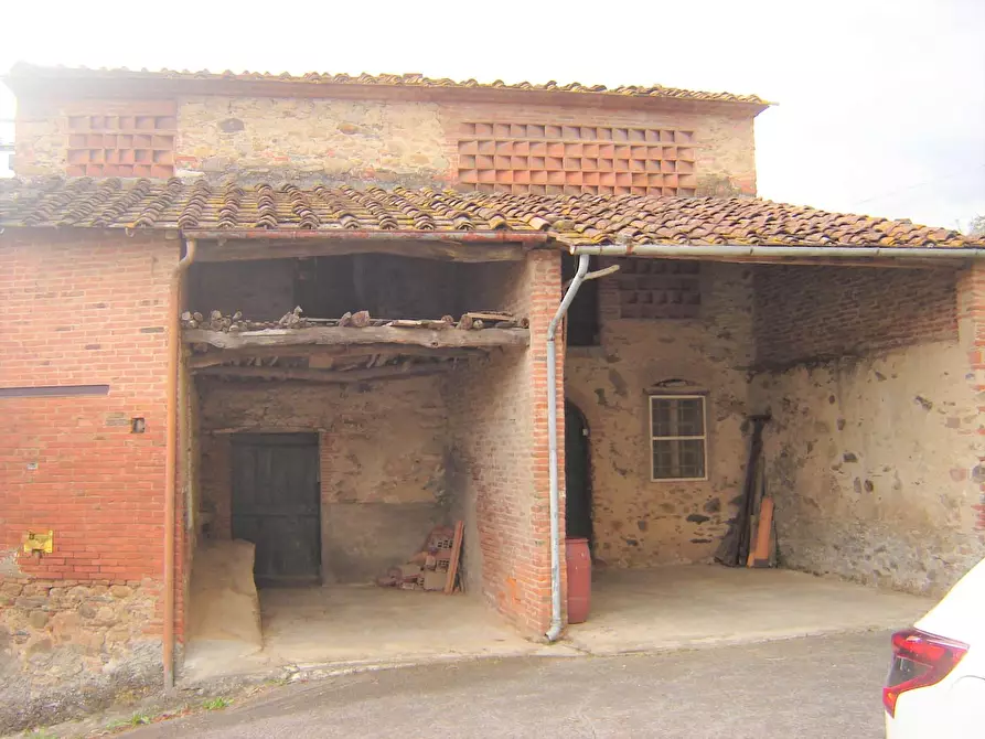 Immagine 3 di Deposito in vendita  a Capannori