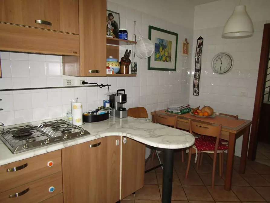 Immagine 9 di Appartamento in vendita  a Carrara