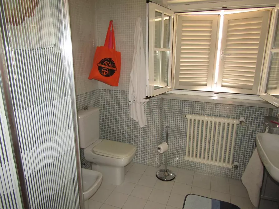 Immagine 17 di Appartamento in vendita  a Carrara