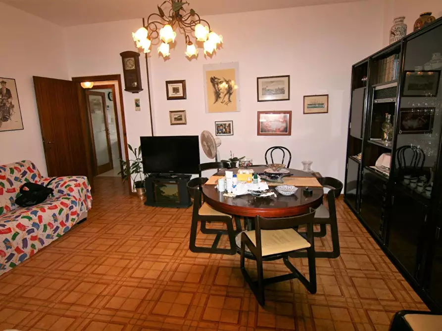 Immagine 2 di Appartamento in vendita  a Carrara