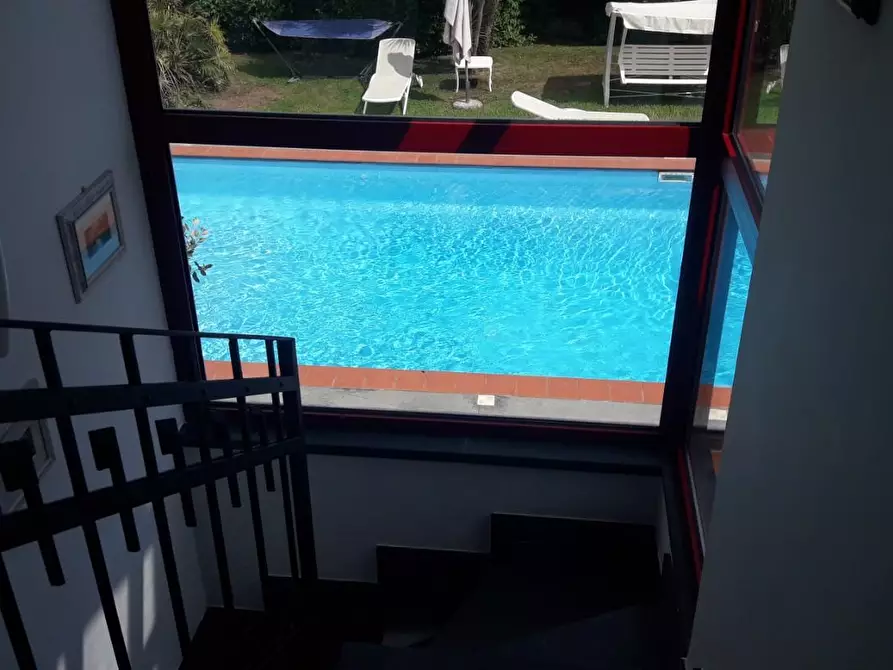 Immagine 23 di Villa in vendita  a Massa