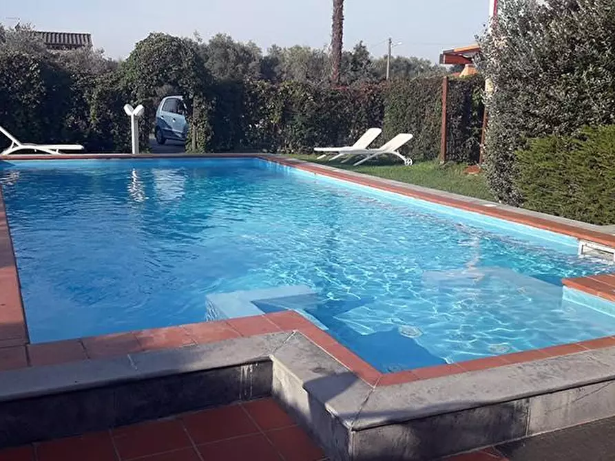 Immagine 5 di Villa in vendita  a Massa