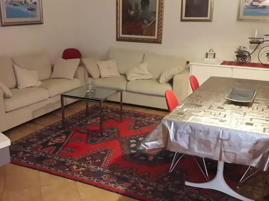 Immagine 47 di Villa in vendita  a Massa