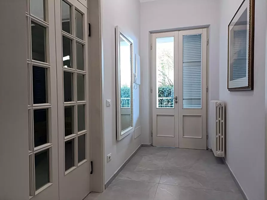 Immagine 66 di Villa in vendita  a Massa