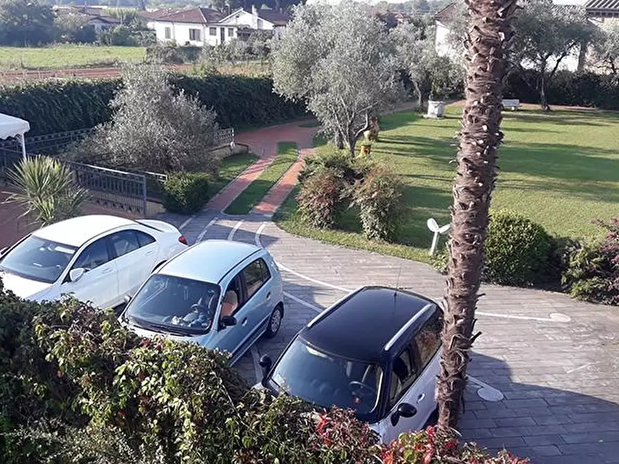 Immagine 31 di Villa in vendita  a Massa