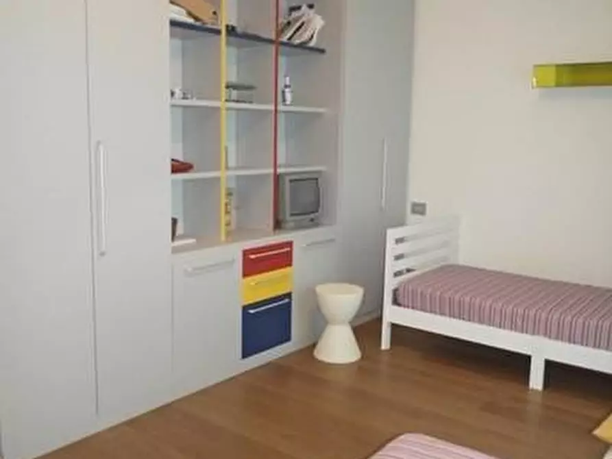 Immagine 57 di Villa in vendita  a Massa