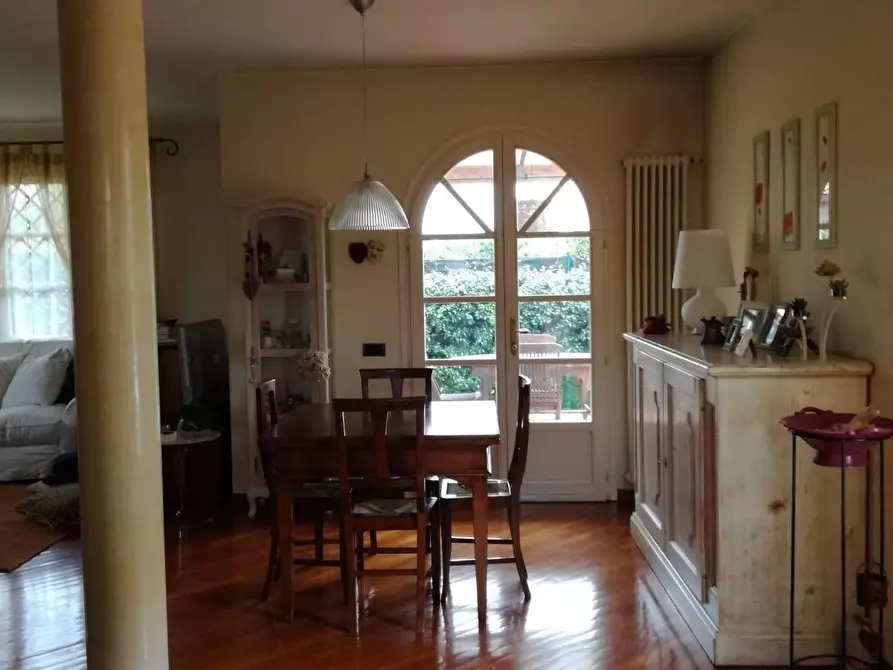 Immagine 2 di Casa indipendente in vendita  a Montignoso