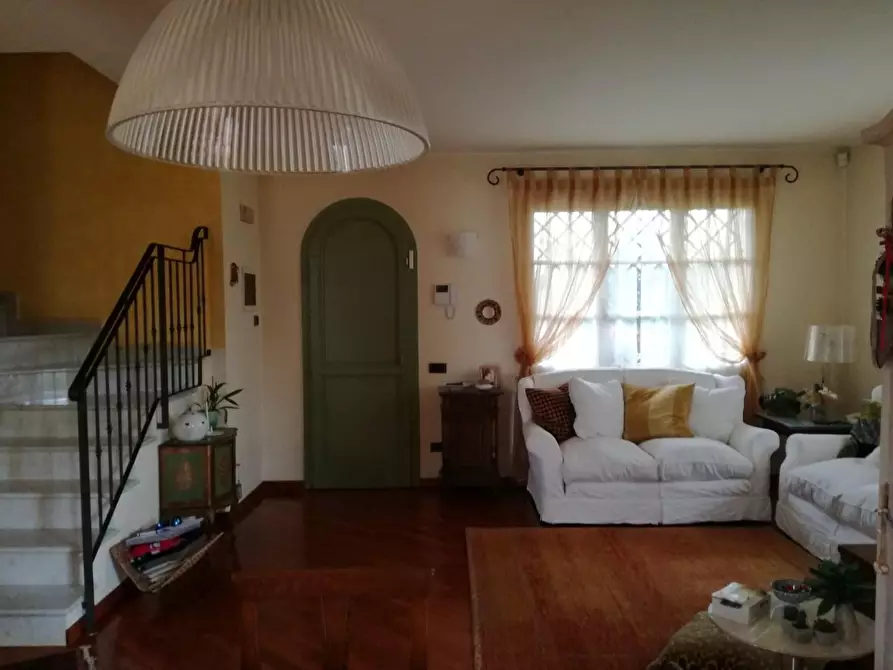 Immagine 3 di Casa indipendente in vendita  a Montignoso